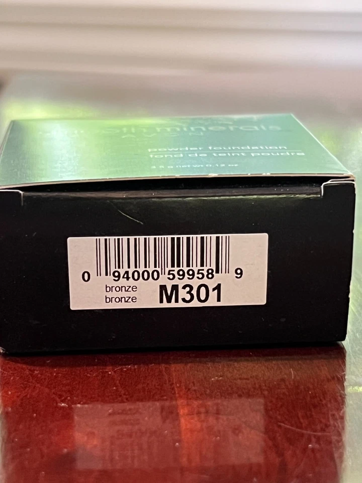 NEW - AVON Smooth Minerals Powder Foundation - Bronze M301 - SEALED w BOX - Image 2 of 4