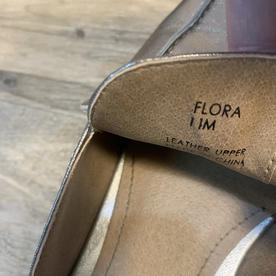 Mocassim Tahari Flora Mules Slides Feminino 11 M Couro Metálico Dourado Penny - Imagem 4 de 4