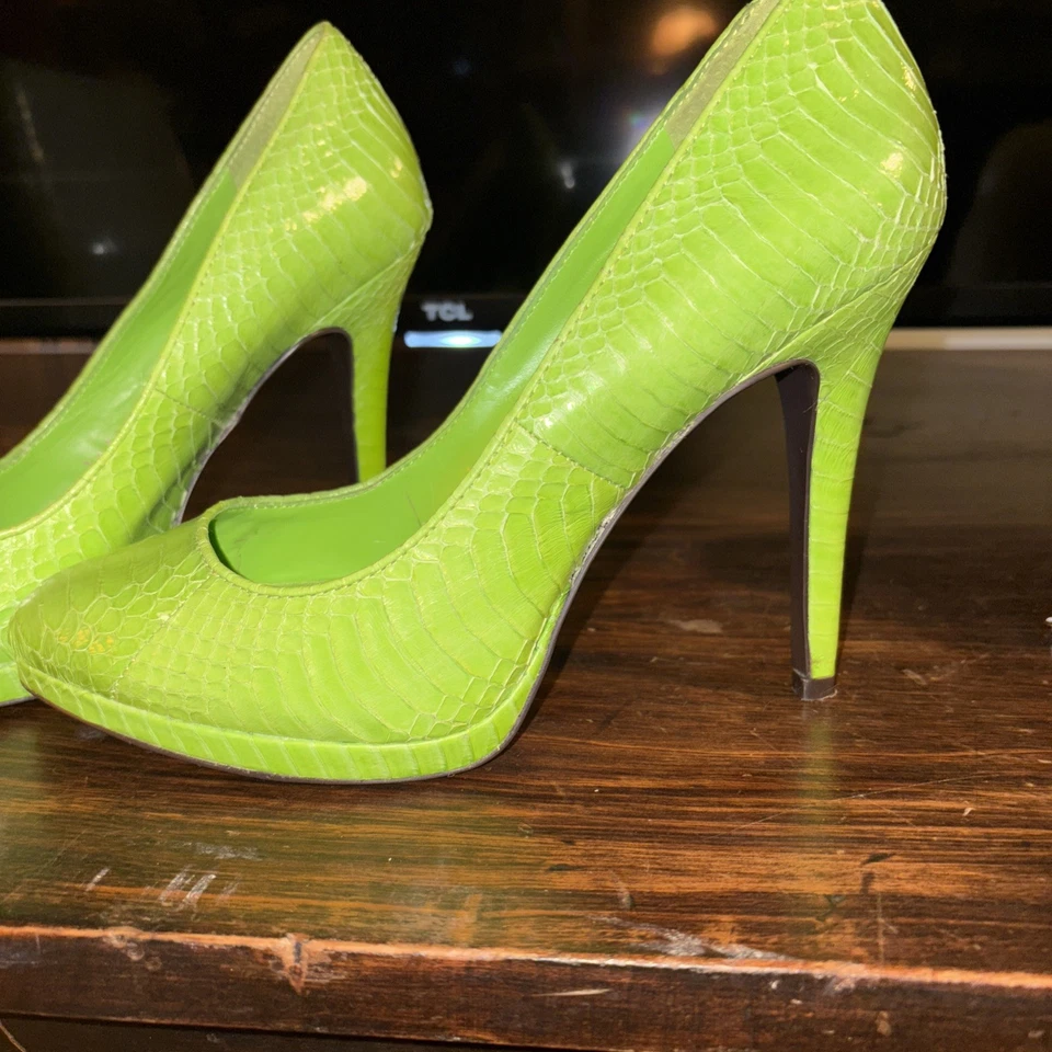 Sapatos de salto agulha Ralph Lauren feminino couro verde pele de cobra Kailee tamanho 8B - Imagem 2 de 4