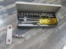 Vintage Wright Tool Company 18Pc 1/4" Drive SAE Socket Set in Metal Box ~ U.S.A.