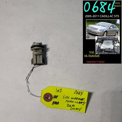   OEM 2005-2011 CADILLAC STS FRONT RIGHT SIDE MARKER PARK LIGHT BULB SOCKET  