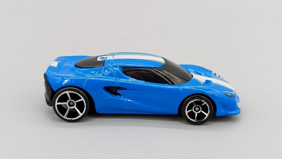 Hot Wheels Lotus Lot 2014 Esprit S1 2000 Concept & 2003 Elise 1:64 Diecast Cars - Image 2 of 4