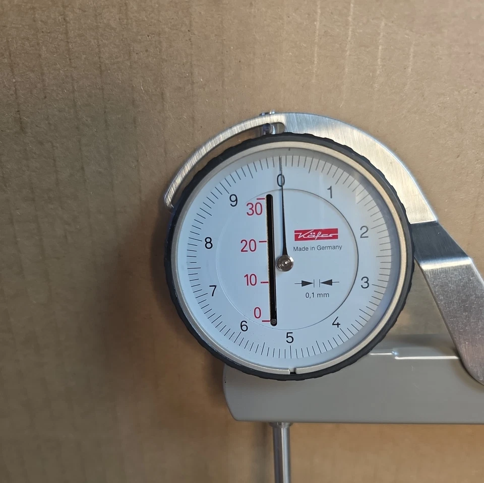 Pinza calibre esfera violín/violonchelo/guitarra korg Foto 2 de 4