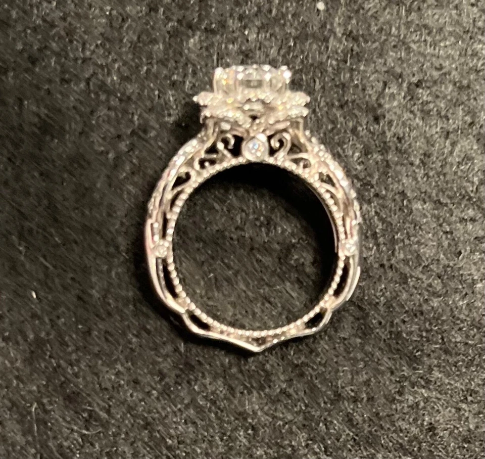 Anillo de compromiso veneciano Verragio de diamante creado por International Diamond Lab Foto 3 de 4