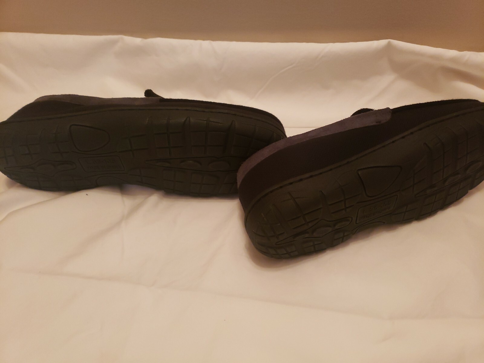 Mens slippers size 9.510.5 eBay