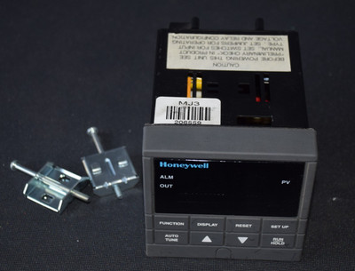 Honeywell UDC2000 Mini-Pro  Temp Controller DC200H-2-000-100000-0 #206559-R1*B19