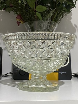 geschliffene Kristallglasschale), mit Fuß, ein beliebtes Vintage Objekt zum Servieren