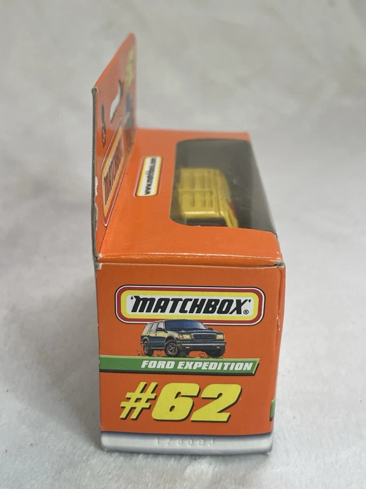 Matchbox Ford Expedition #62 Diecast SUV Rescue Vehicle MOC - Image 3 of 4