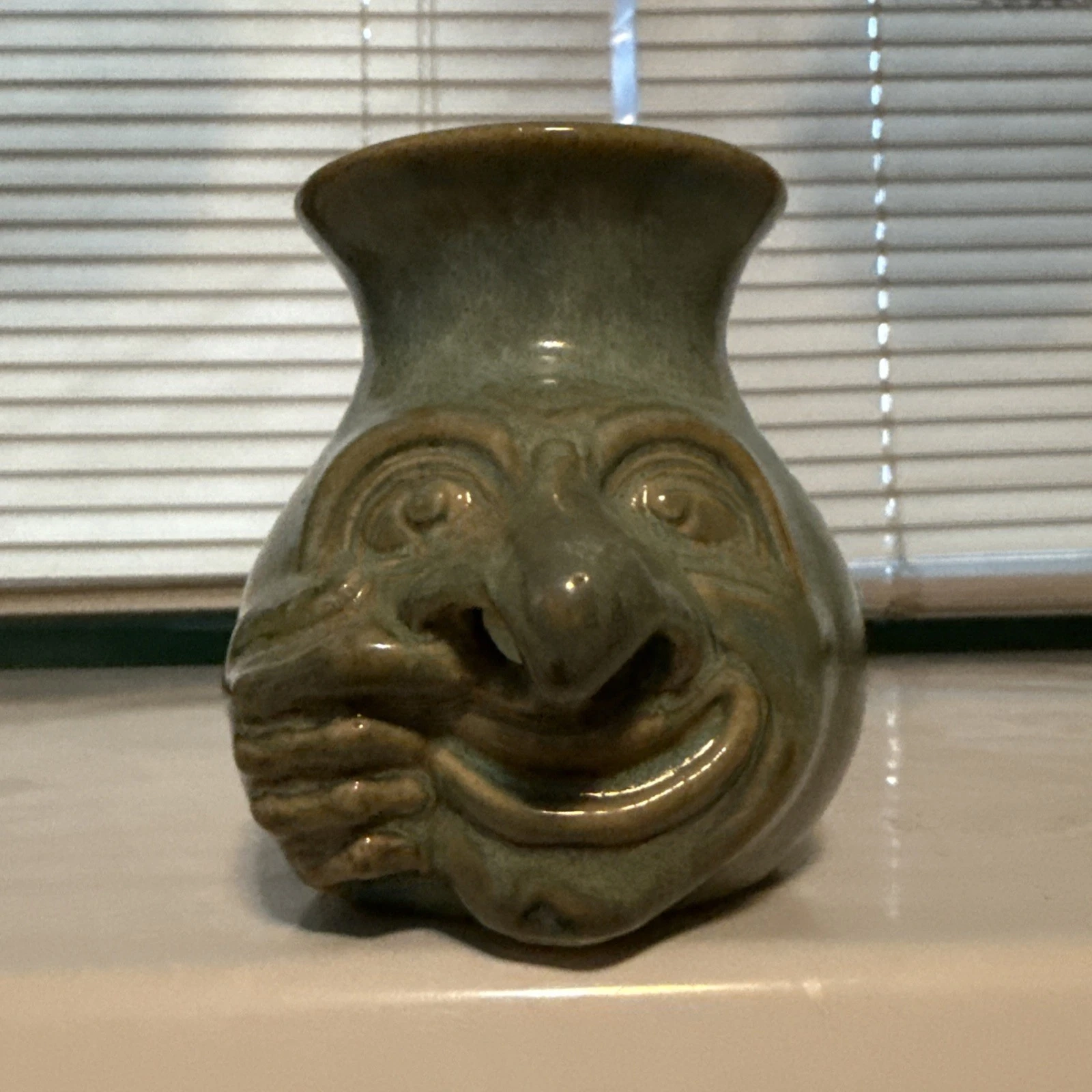 Vintage Aaargh Designs Pottery 2000 Egg Yolk Separator SNOT BOOGER Smiling Face
Opens in a new windo