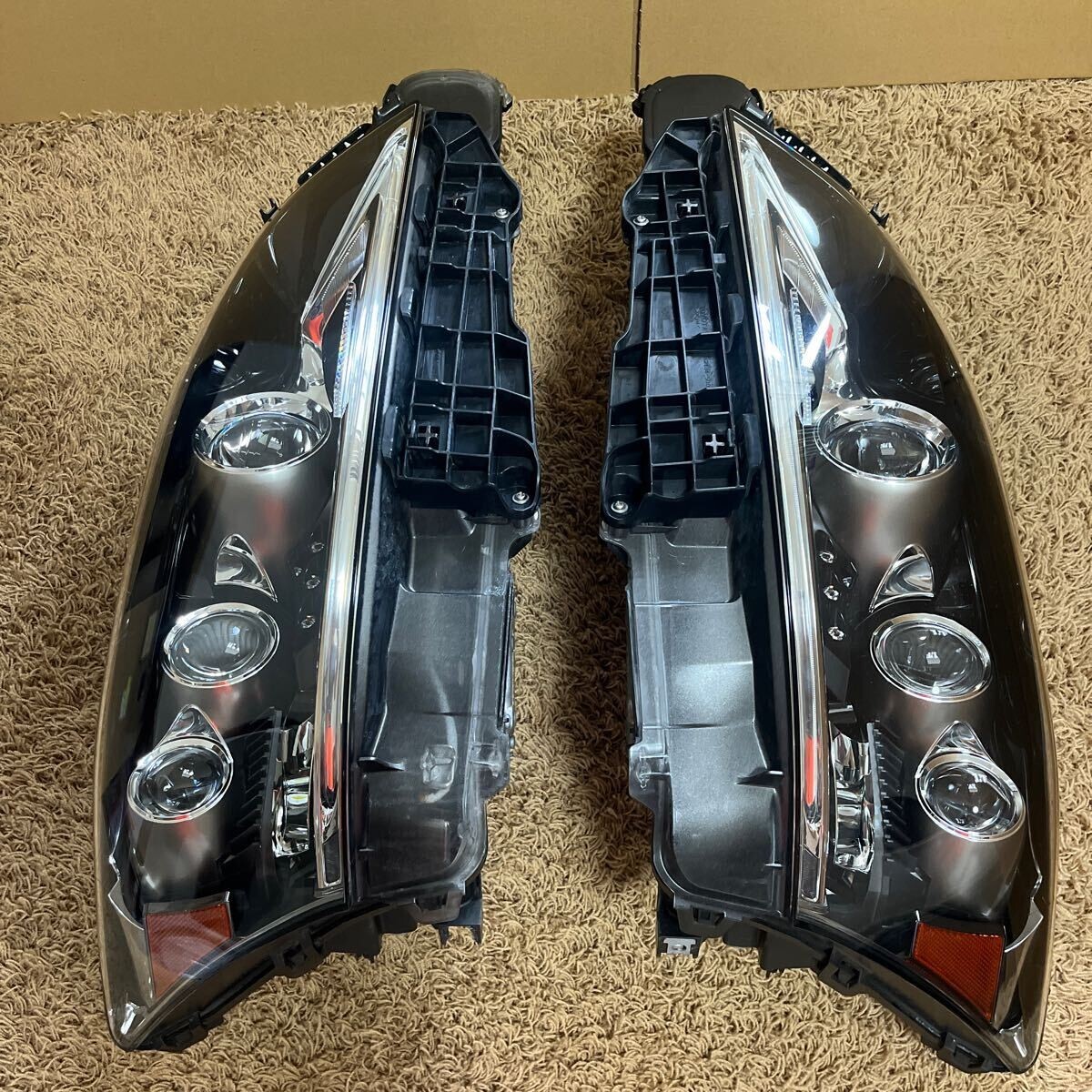 Lexus LS460/LS600 Late Model Headlight Assembly Left Cold Lexus LS460/LS600 Late Model Headlight Assembly Left Cold