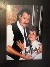 SUE HODGE - ALLO ALLO COMEDY CAST MEMBER - EXCELLENT SIGNED PHOTOGRAPH