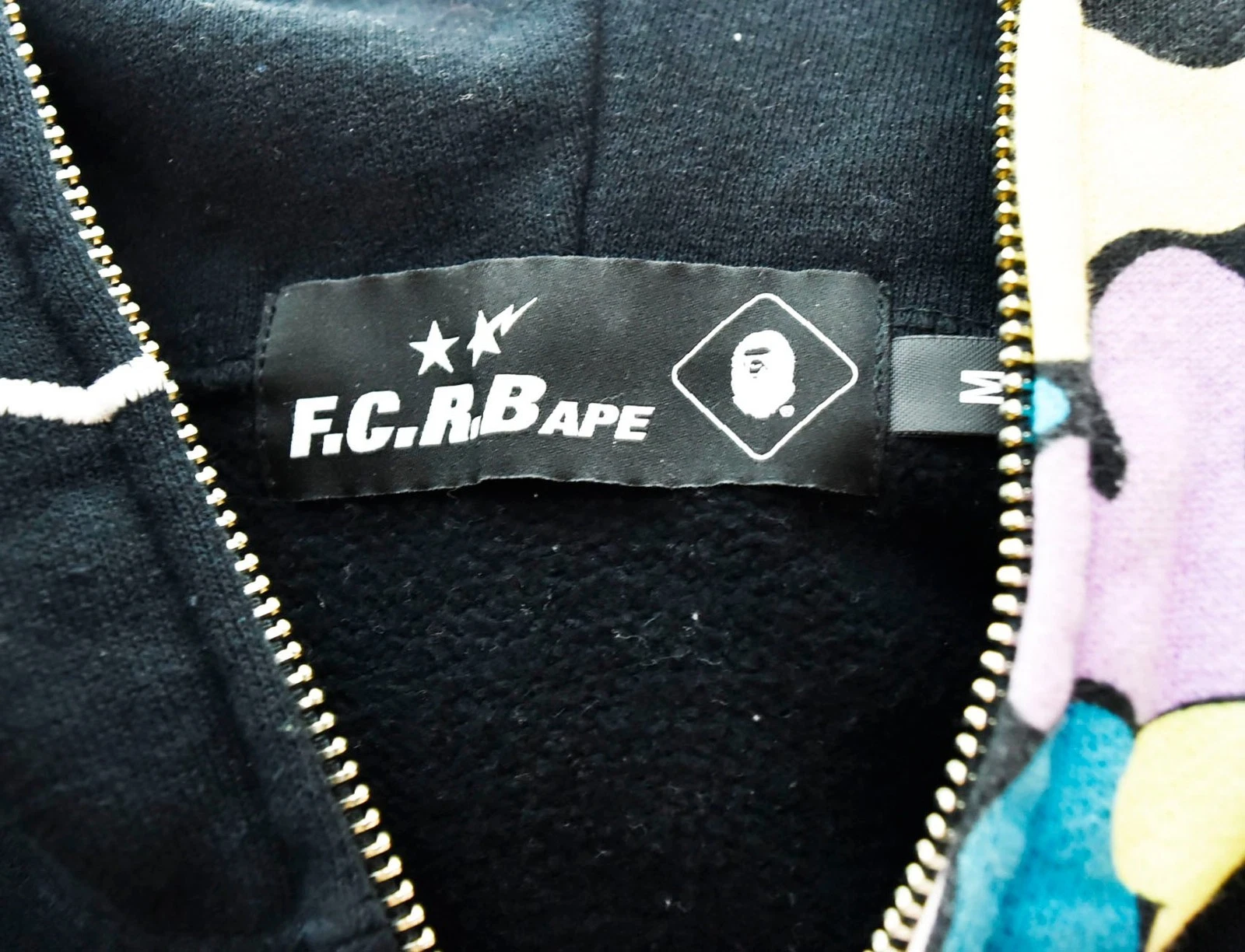 A BATHING APE (BAPE) BAPE F.C. Felpa con cappuccio Real Bristol Shark M cotone nero usata