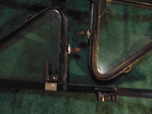 Set of 2 Vintage OEM 1980-91 Ford F-150 F250 350 Bronco Side Vent Window RH & LH - Picture 7 of 7