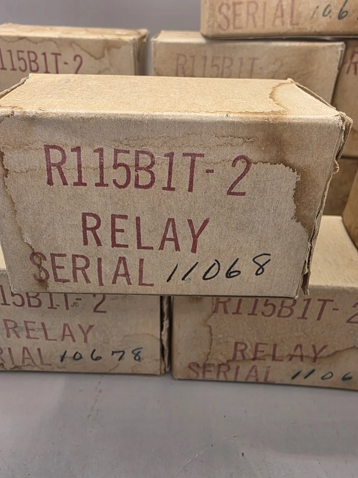 Lote de 12 relés marca Hart sin probar número de pieza R115B1T-2 Foto 3 de 4