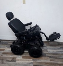 CAJUN COMMANDO POWERCHAIR WITH TILT , 4X4 ALL TERRAIN. PRISTINE .