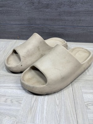 Tan Yeezy slides used lightly used yeezy slides in the bone color way.... | Depop main image 3