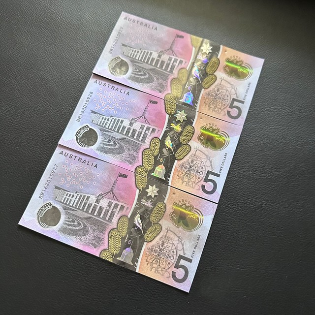 3x CONSECUTIVE $5 BB 16 PREFIX AUSTRALIAN POLYMER BANK NOTES STEVENS FRASER 3x CONSECUTIVE $5 BB 16 PREFIX AUSTRALIAN POLYMER BANK NOTES STEVENS FRASER