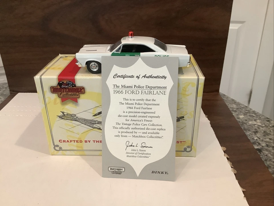 Matchbox 66 1966 Ford Fairlane The Miami Police Department Car DYM38020 1:43 - Image 3 of 4