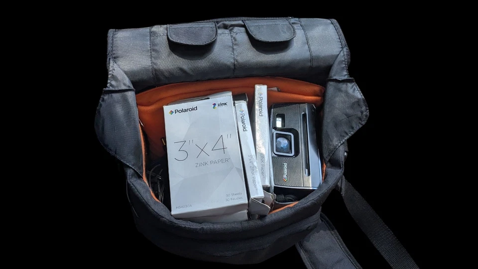 Polaroid Z340 14.0MP Digital Camera. with Batteries - Paper & Case - Image 3 of 4