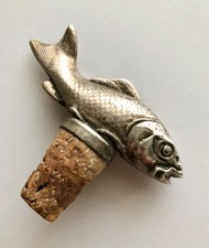 ancien bouchon à vin poisson métal argenté pêche pêcheur