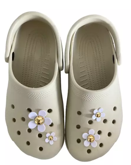 Daisy croc charm cheap
