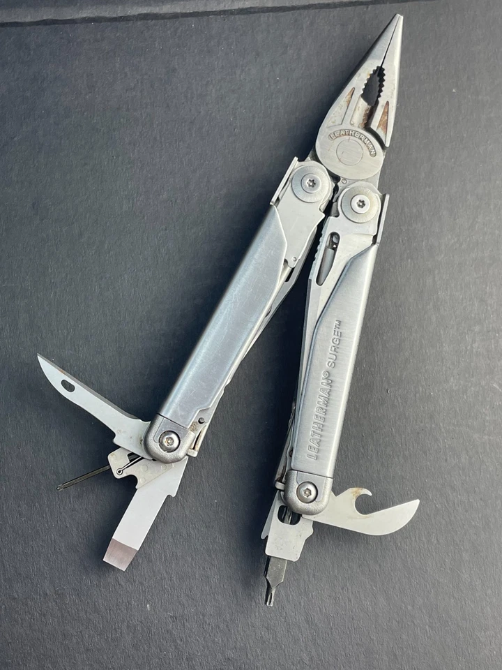 Leatherman Surge 21-in-1 Heavy-Duty Pocket Locking 420HC Stainless Multitool - Image 3 of 4