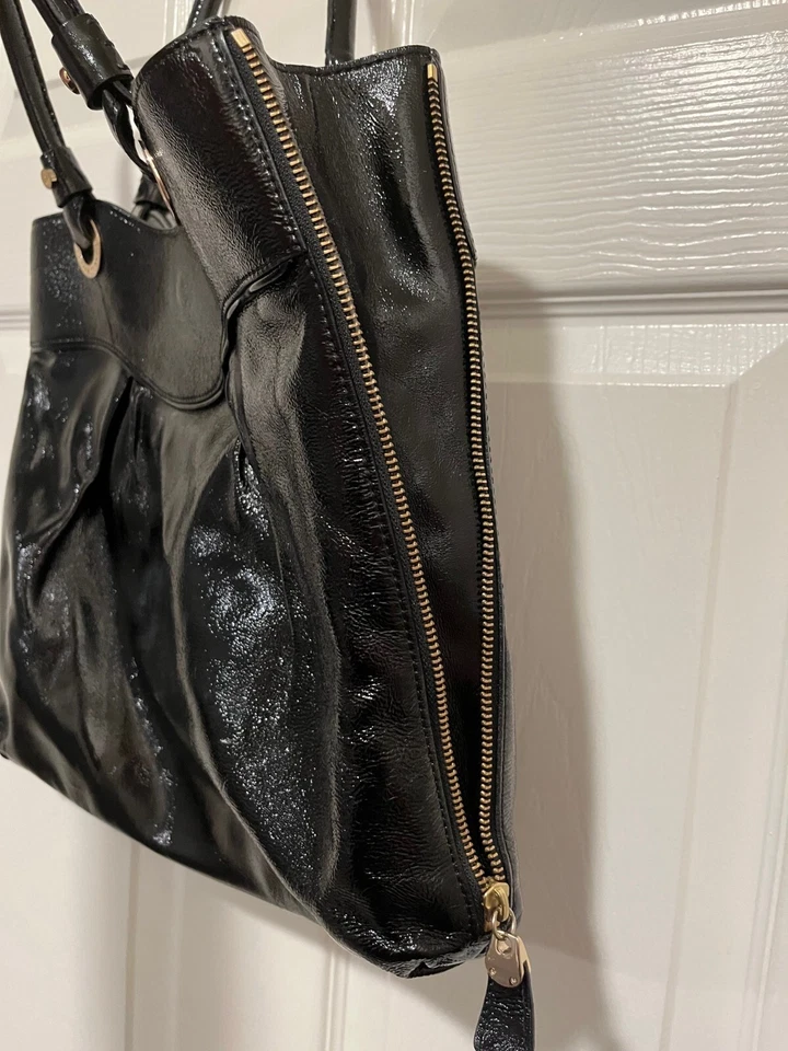 Bolso de Mano Elaine Turner Mediano Charol - Perfecto para Documentos Foto 2 de 4