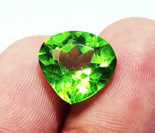 Natürlich Peridot 8.90 Karat Lose Edelstein Birne Form Zertifiziert - Bild 2 von 4