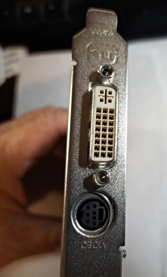 Dell ATI Radeon x1300 ATI-102-A771 128MB PCI-E Graphics Card DVI And S-Video - Image 3 of 3