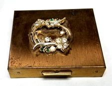 VTG Metal Zell Fifth Ave Ladies Powder Compact Gold Tone Metal w Jeweled Lid