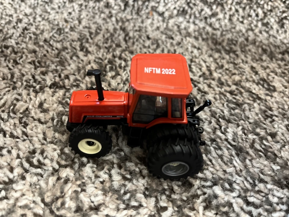 2022 NFTM Edition ERTL 1:64 ALLIS-CHALMERS 8070 Tractor w/DUALS NEW!! - Image 2 of 4