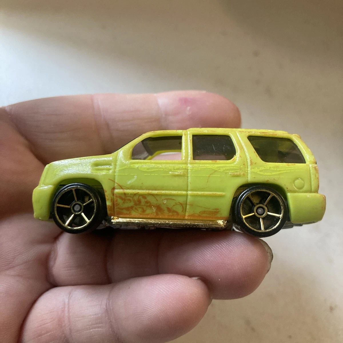 Hot Wheels 07 Cadillac Escalade Yellow Green with Flames Made in Thailand