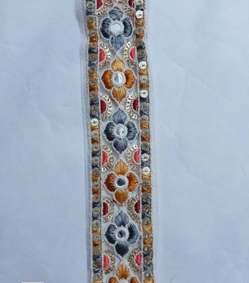 BORDADO MULTICOLOR CON LENTEJUELAS TRABAJO ENCAJE ELEGANTE Foto 3 de 4