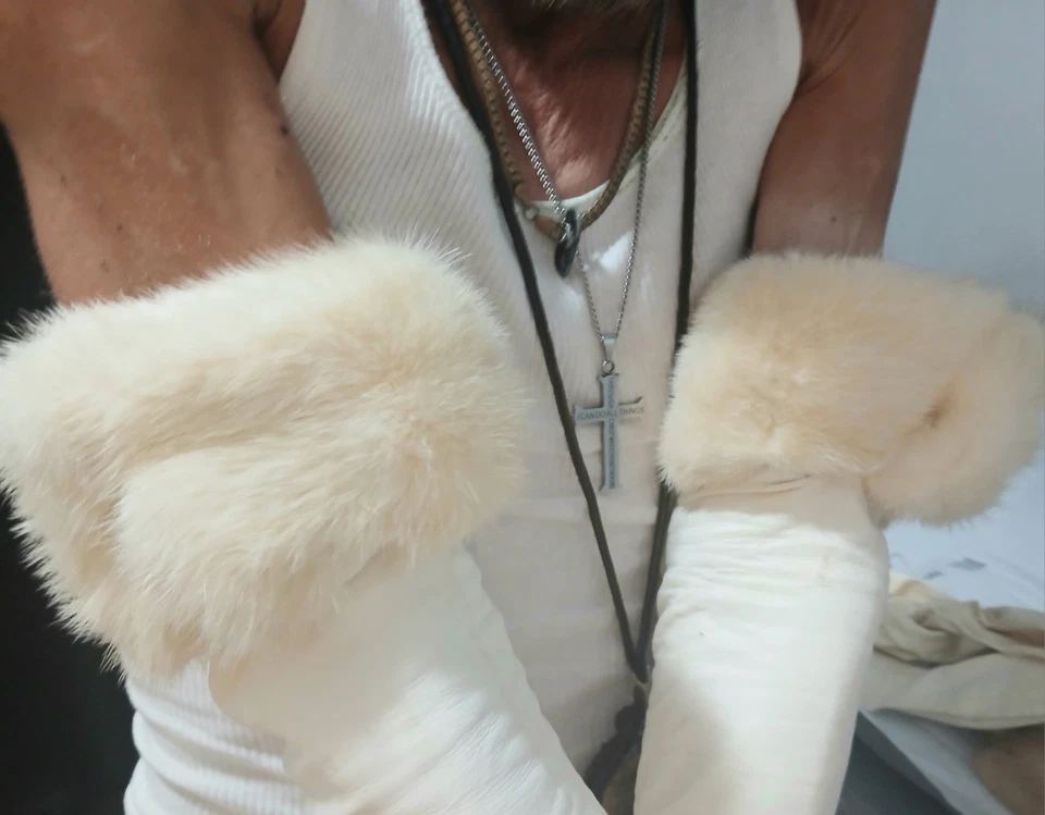 26 " White Kid Leather Wedding Formal Gloves  White Mink Cuff 7. 5 Mint Elegant - Image 4 of 4