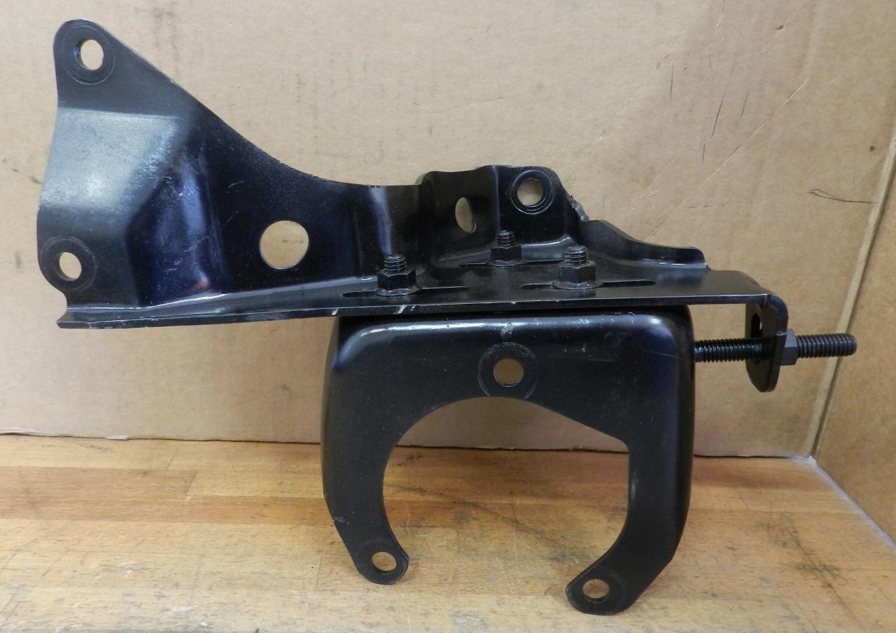 1978-79 Ford F100 F150 F250 351M 400 V8 C-II power steering pump bracket