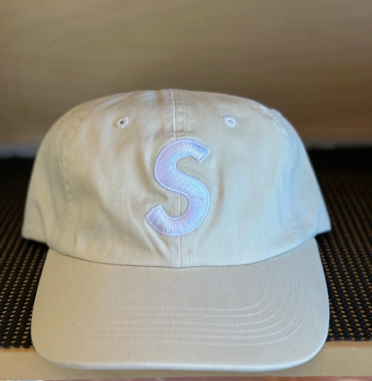 Casquette chapeau 6 panneaux logo S imprimé pigment suprême naturel FW2023