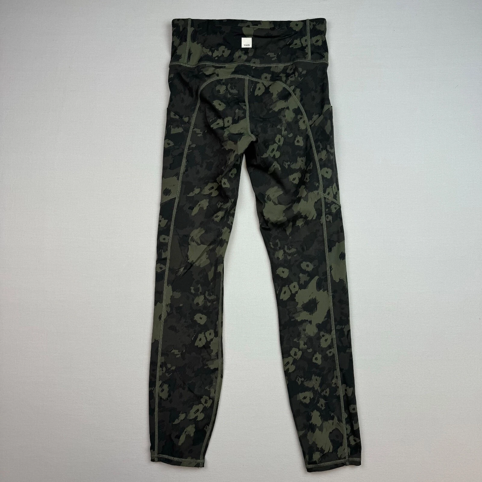 vuori stride floral camouflage performance stretch leggings