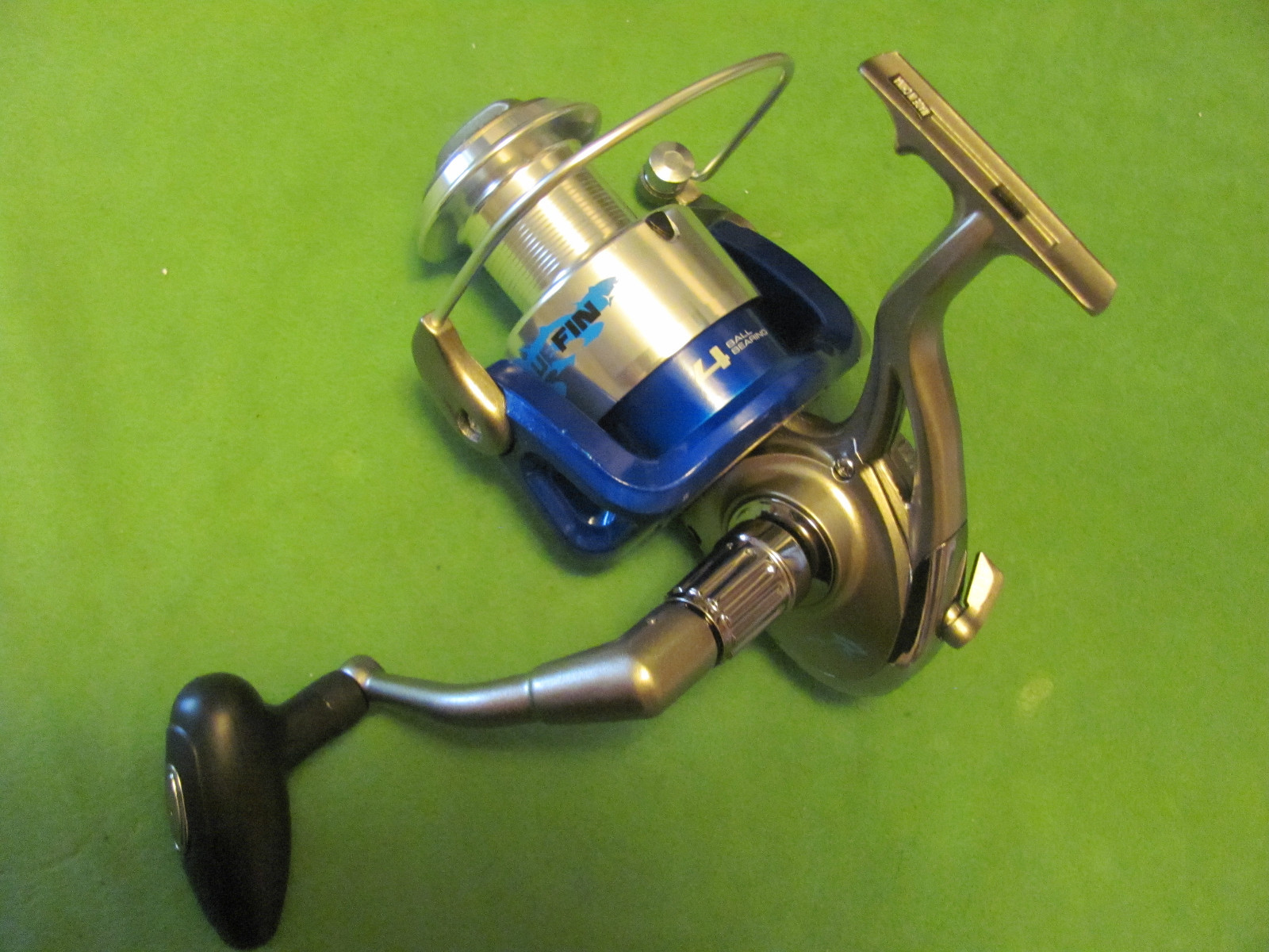 1 HURRICANE BLUEFIN 4 BALL BEARINGS SPINNING REEL.( BF-3170 )