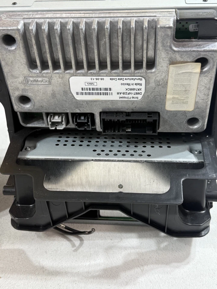 Ford Focus 2013-2014 hatchback Sony Sync 2 navegación navegación unidad de radio con moldura OEM Foto 2 de 4