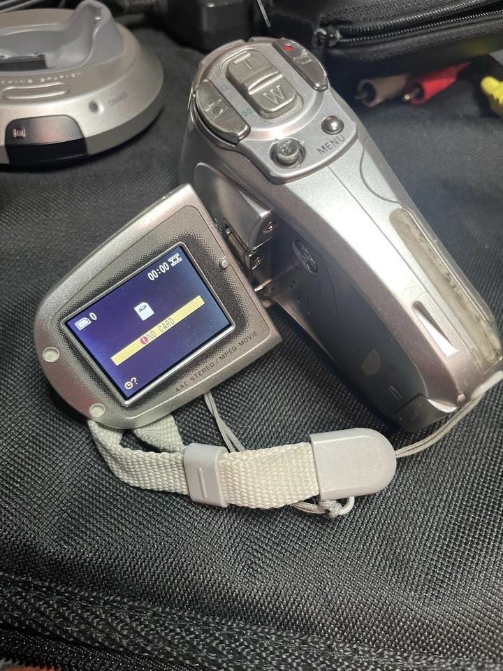 Sanyo Fisher FVD-C1 Plateado 3.2MP 1.5" LCD 5.8x Zoom Óptico Cámara de Bolsillo Corder Foto 2 de 4