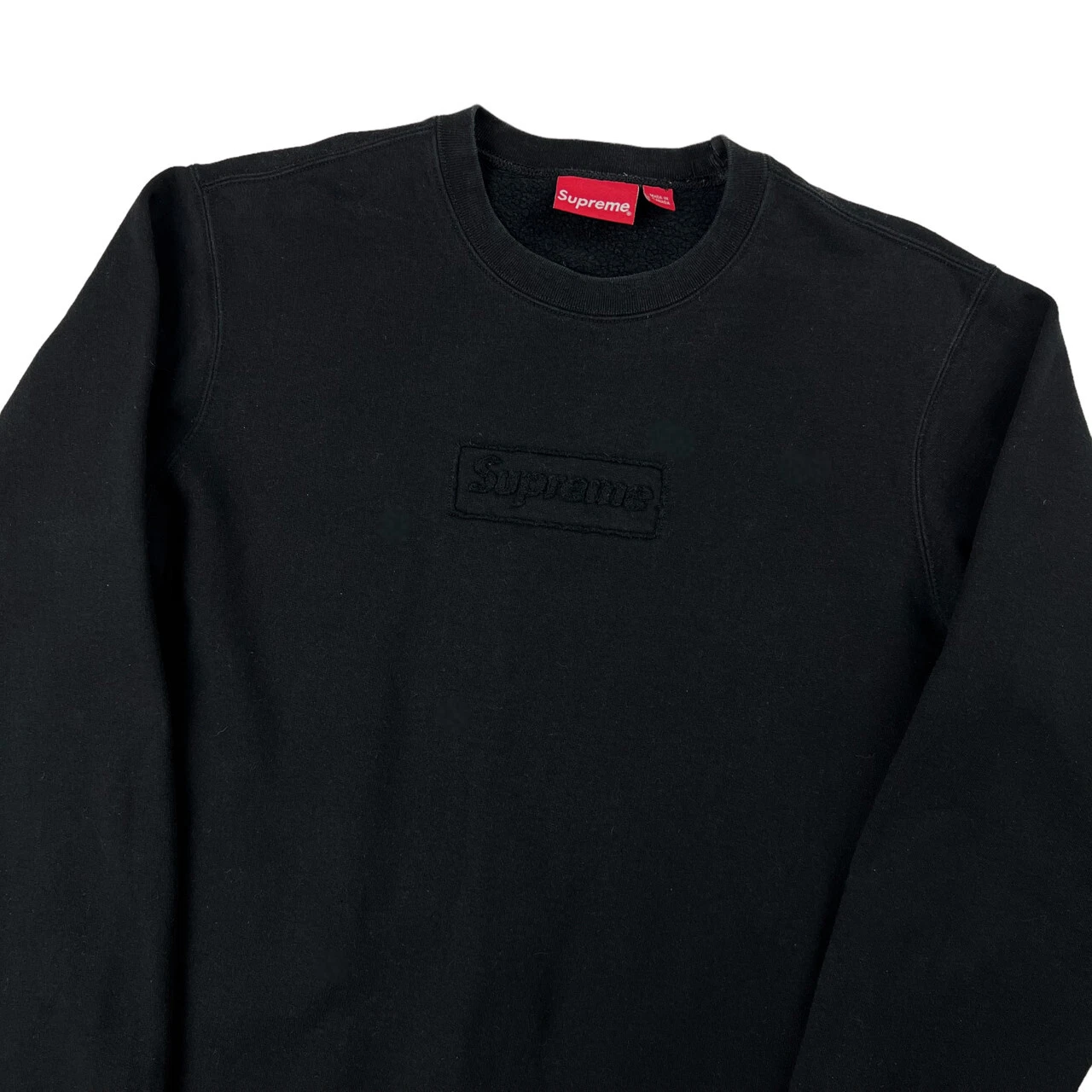 Sweat noir suprême logo boîte à découpes