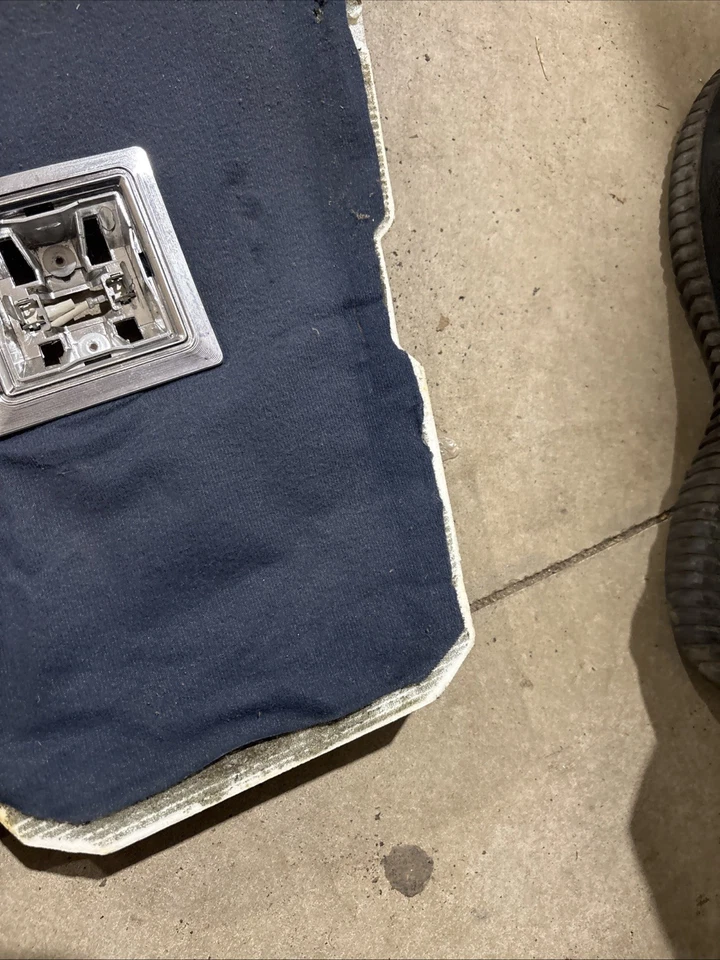 80-89 CADILLAC BROUGHAM PAR PANELES VELA TRASERA NÚCLEO Foto 3 de 4