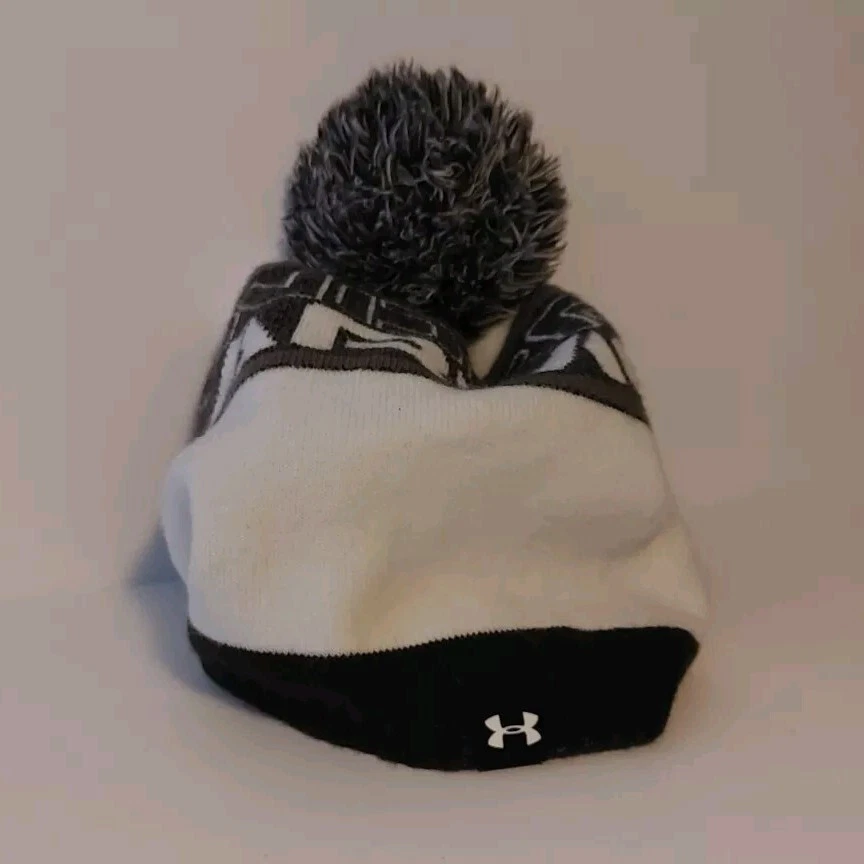 Gorro de punto para niños Under Armour en negro, blanco y gris para jóvenes con pompón Foto 4 de 4