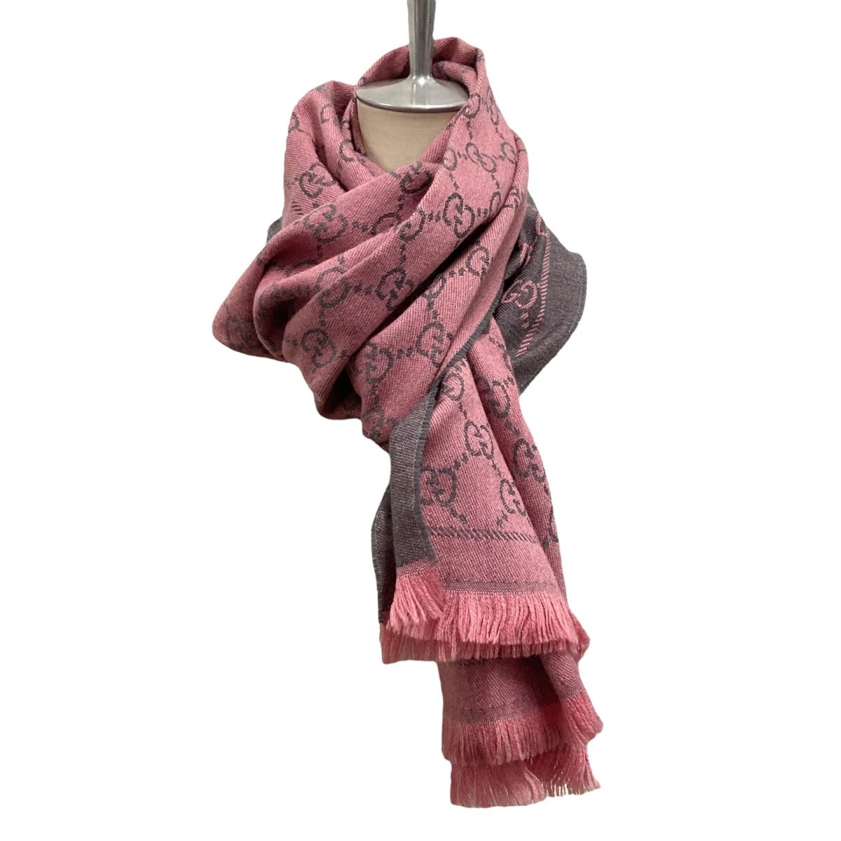 Foulard hiver Gucci motif Gg 133483 36200 1272 gris rose 161024