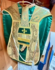 House of Hansen Roman Chasuble Green Brocade Vestment Set w/ Stole – Used