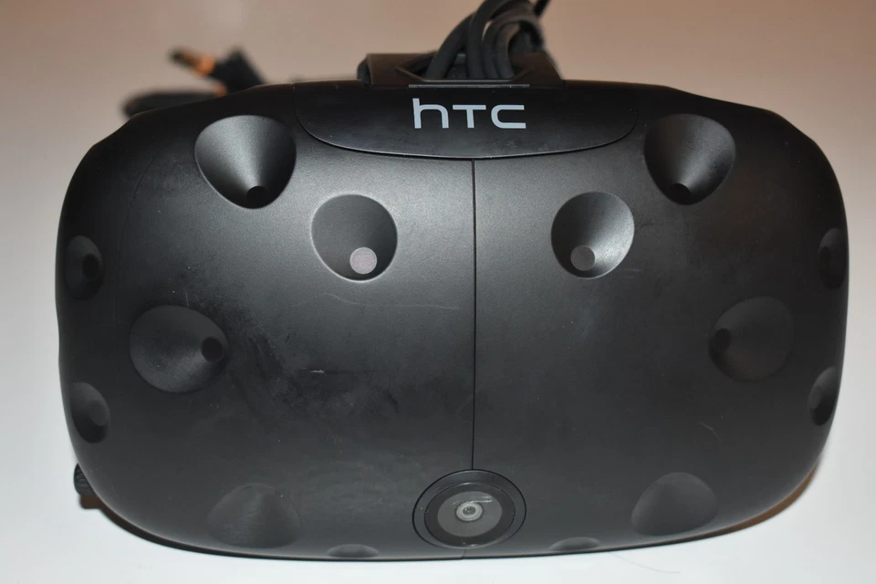 HTC Vive VR Virtual Reality Headset w/Base Stations, Controllers, Power & Cables - Image 2 of 4