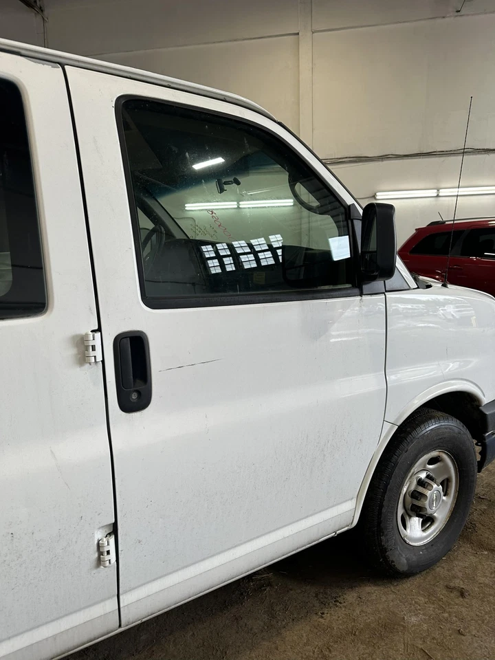 03 04 05 06 07 08 09 10 11 12 13 14 15 CHEVY EXPRESS 2500 puerta delantera derecha Foto 2 de 4