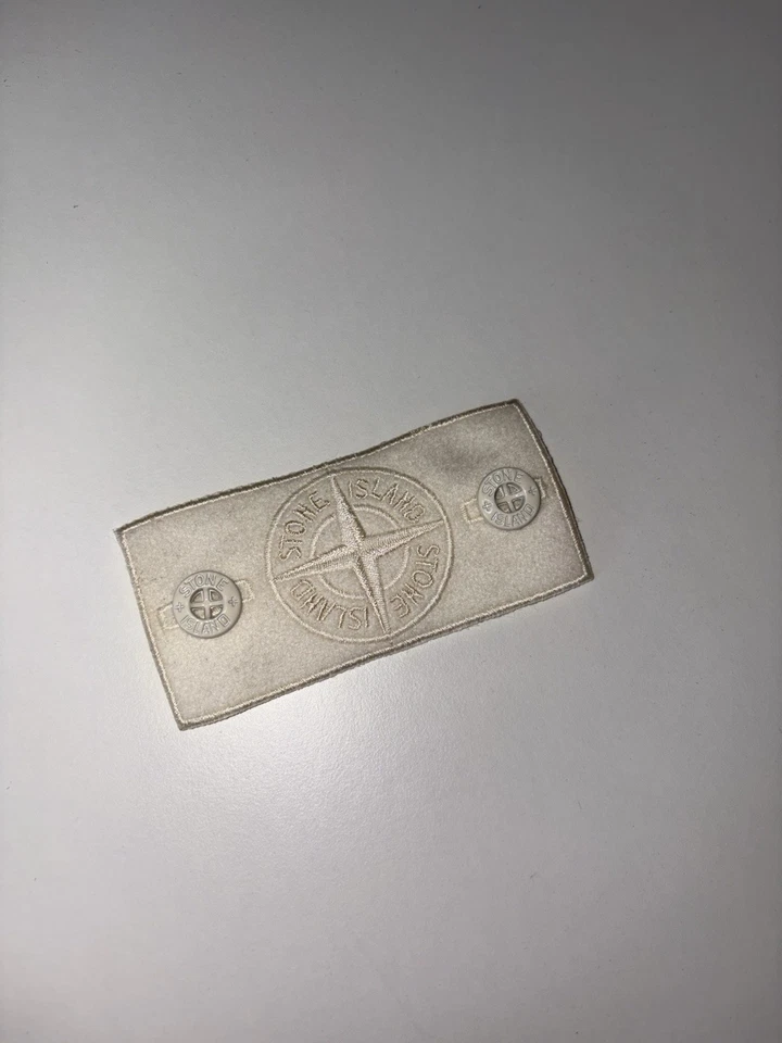 1 Stone Island Ghost Beige Patch + 2 Buttons - Image 2 of 3