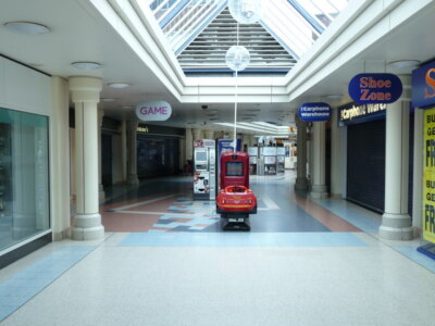 Photo 6x4 Andover - Chantry Centre Caught just before closing the Chantry c2009