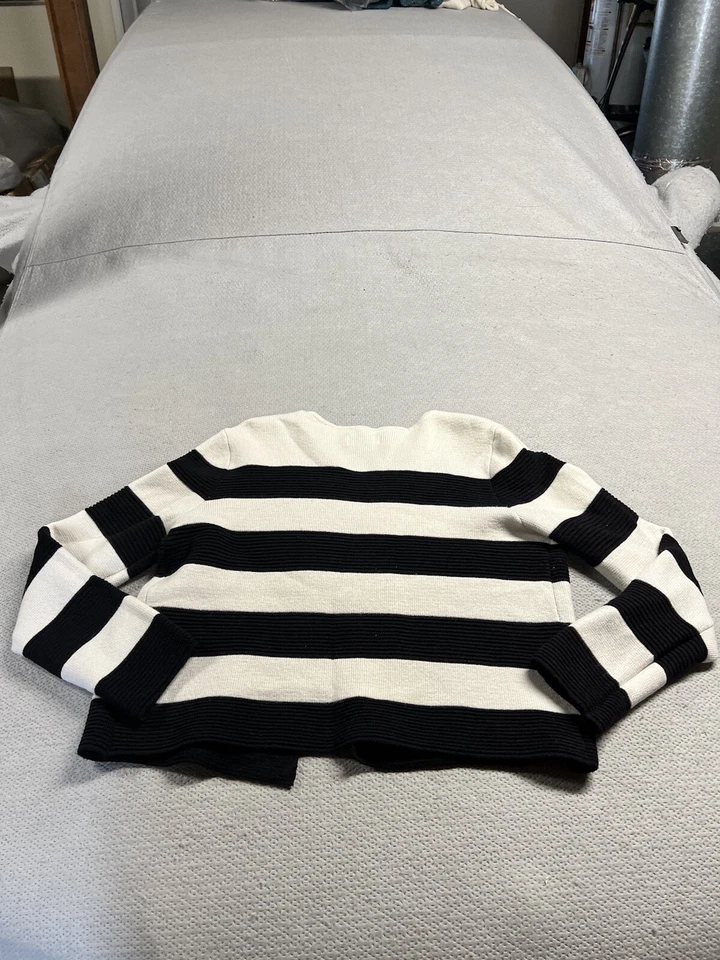 Cárdigan suéter abierto de punto pesado a rayas blancas y negras ELLE chaqueta grande Foto 4 de 4